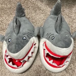Kids shark slippers size 6